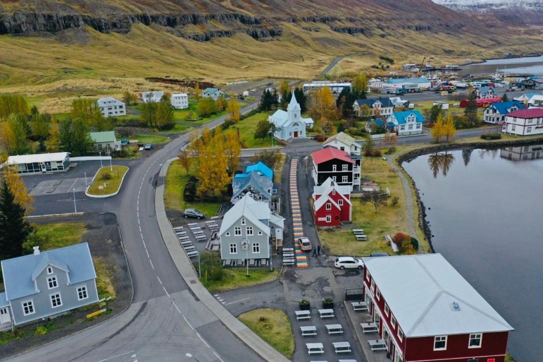 Langahlid Cottages & Hot Tubs Seyðisfjörður Bagian luar foto